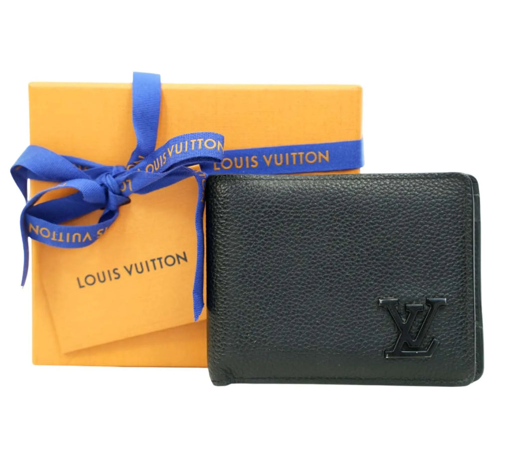 minimal Louis Vuitton Aerogram wallet with smooth leather and embossed logo