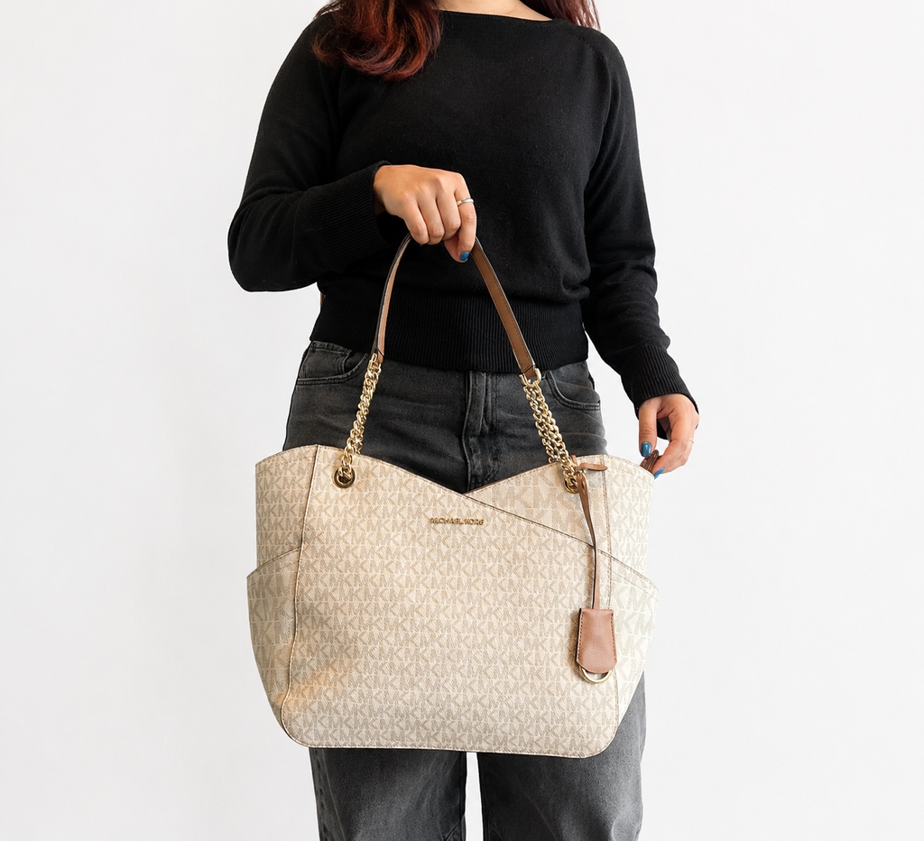 Vanilla Signature Jet Set Travel Large Chain Shoulder Tote