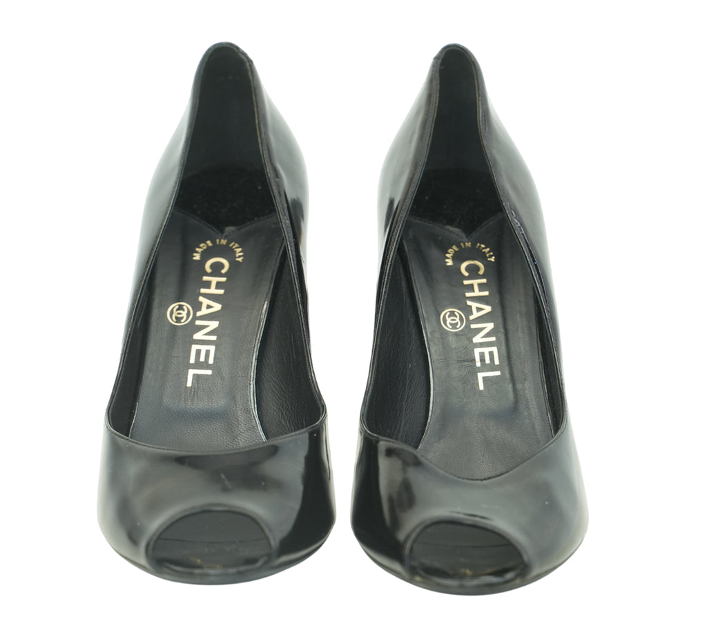 Black Patent Leather Peep-Toe Pump Size 40 – Eur