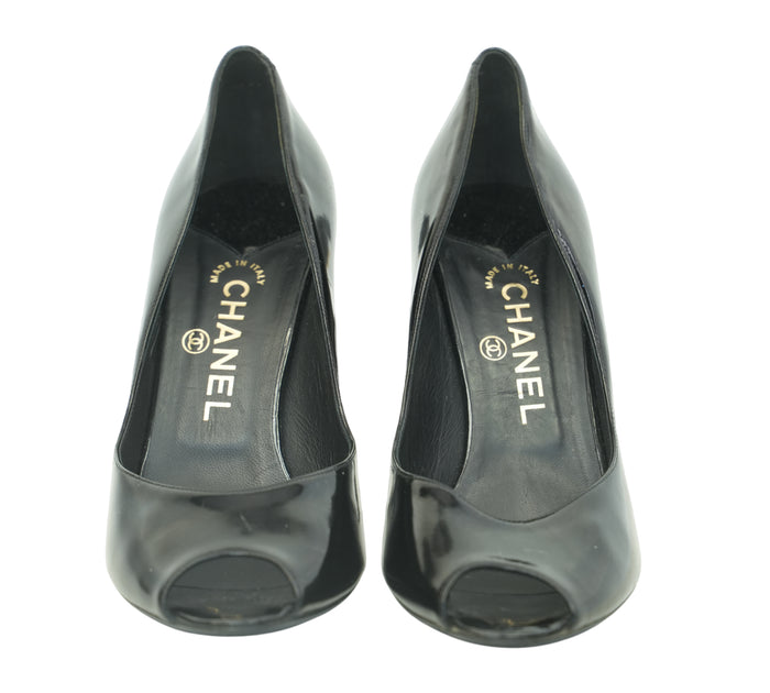 Black Patent Leather Peep-Toe Pump Size 40 – Eur